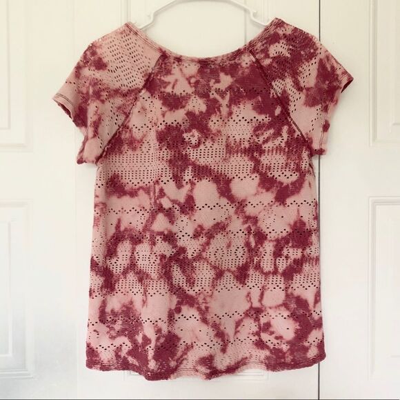 Free People Women’s Pink Tie Dye Eyelet Short Sleeve Boho Tee Top Size SP - Picture 3 of 9